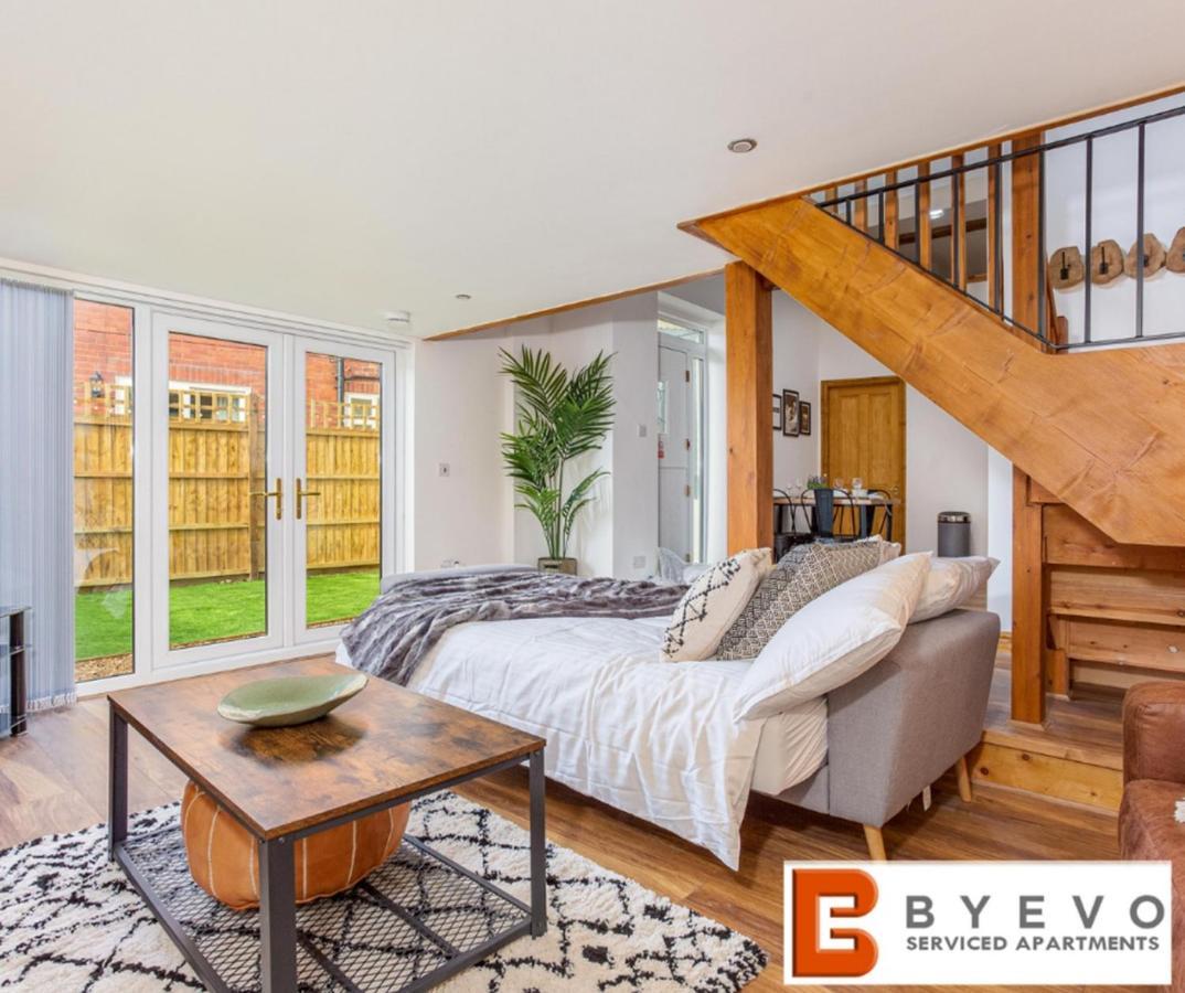 Byevo Oswestry Barn - Quirky Romantic Retreat Or Cosy Contractor Base Kültér fotó