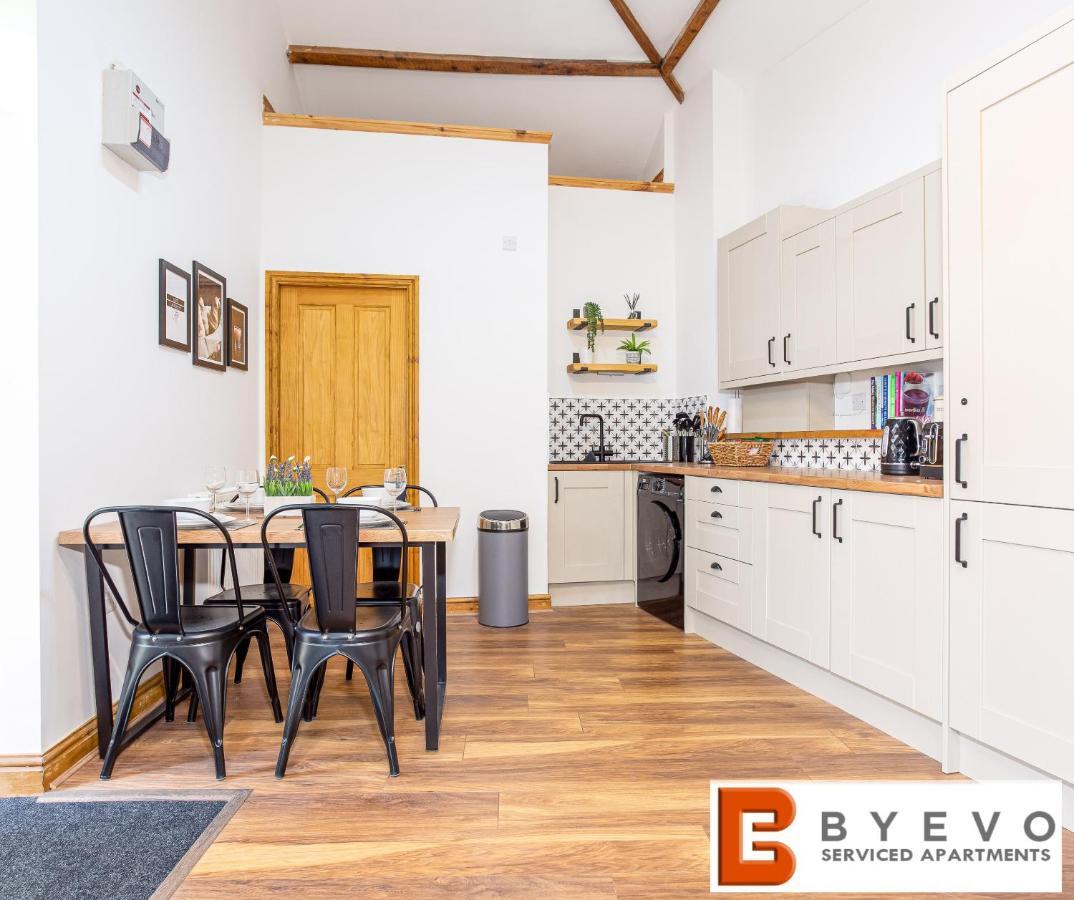 Byevo Oswestry Barn - Quirky Romantic Retreat Or Cosy Contractor Base Kültér fotó