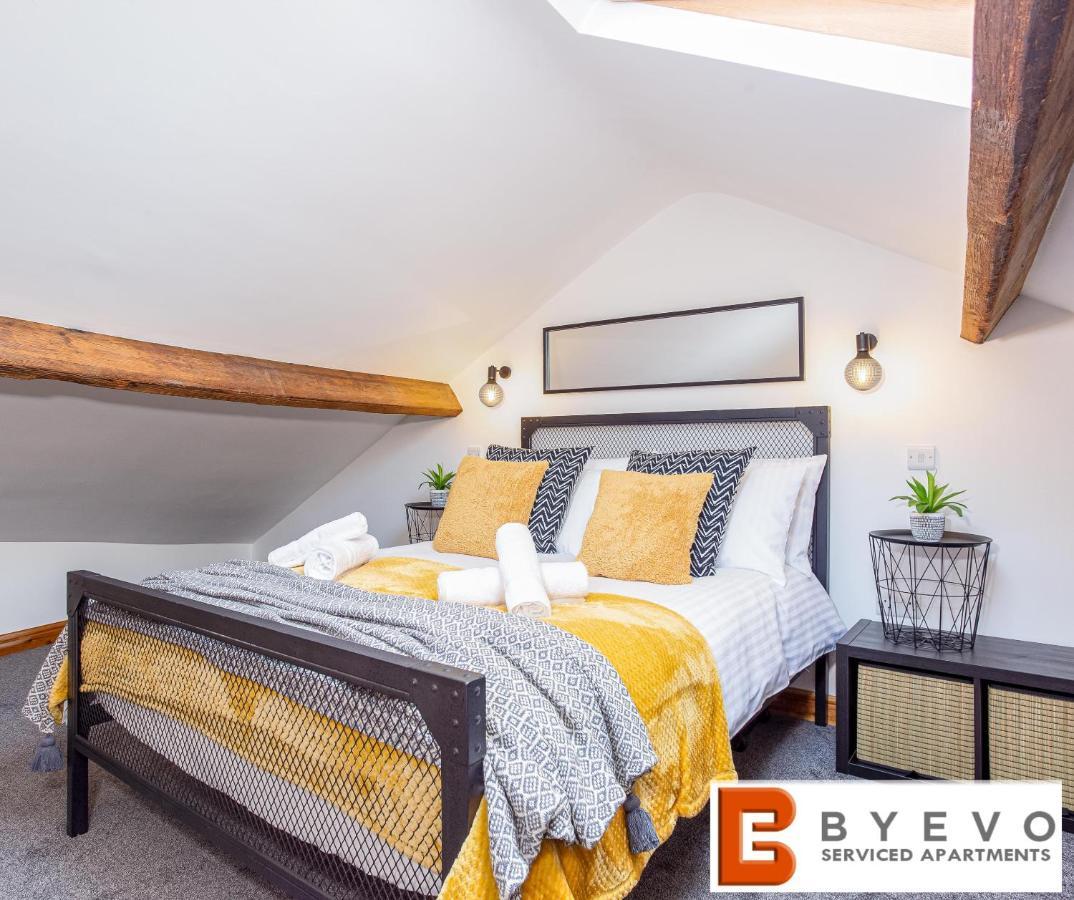 Byevo Oswestry Barn - Quirky Romantic Retreat Or Cosy Contractor Base Kültér fotó
