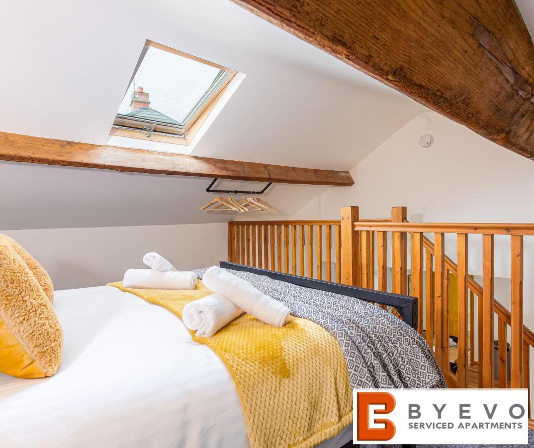 Byevo Oswestry Barn - Quirky Romantic Retreat Or Cosy Contractor Base Kültér fotó