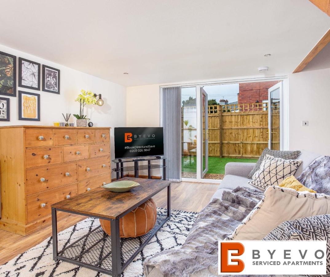 Byevo Oswestry Barn - Quirky Romantic Retreat Or Cosy Contractor Base Kültér fotó