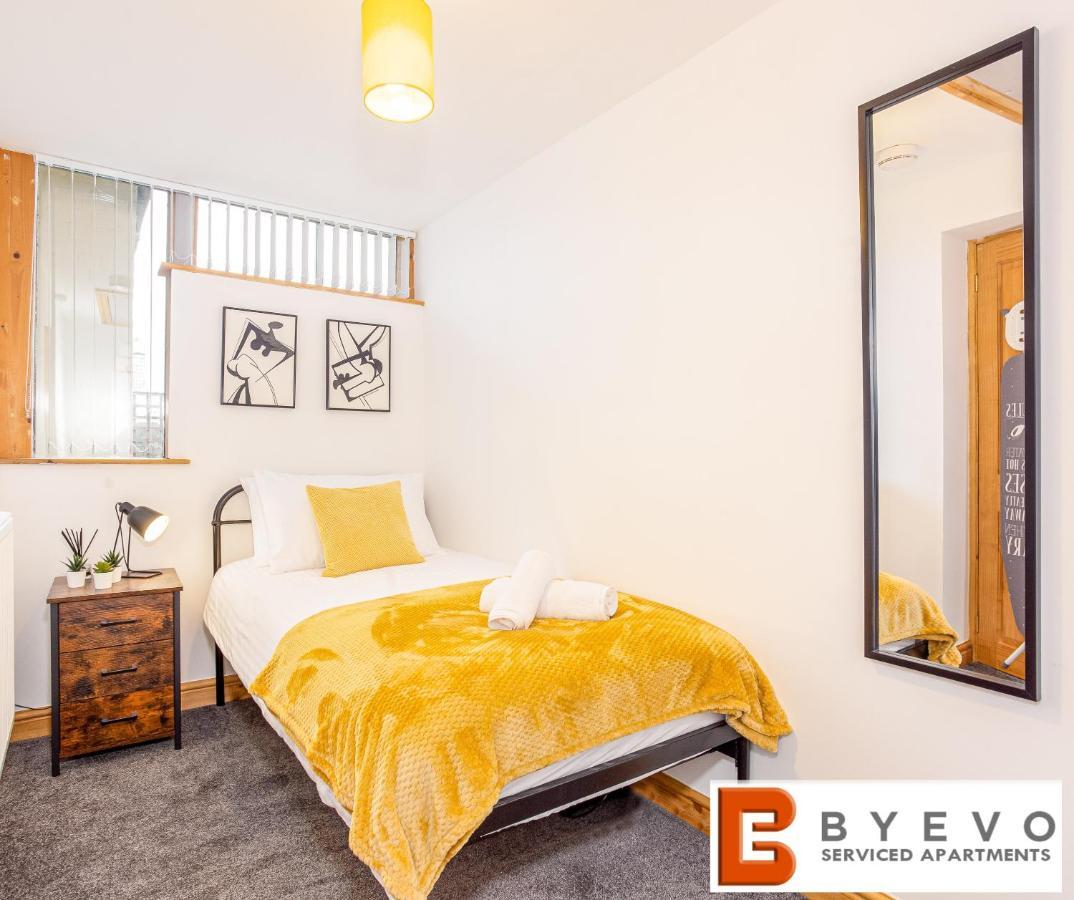 Byevo Oswestry Barn - Quirky Romantic Retreat Or Cosy Contractor Base Kültér fotó