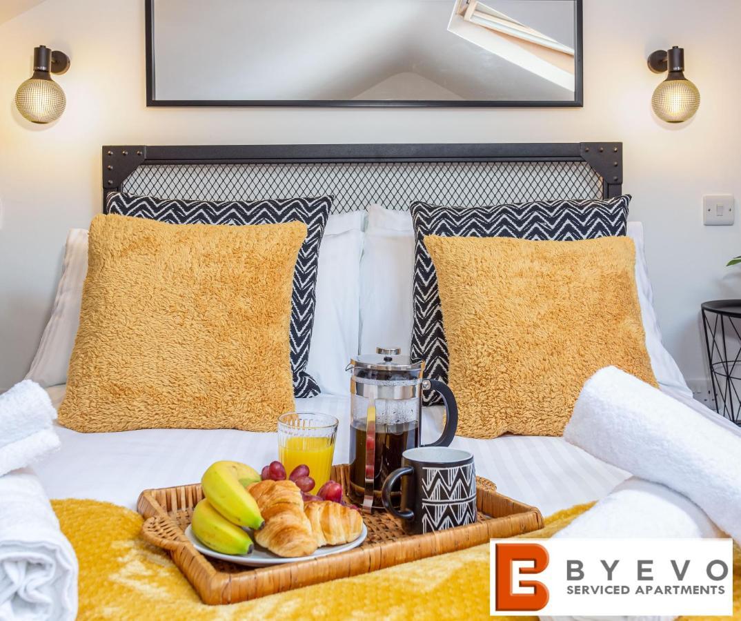 Byevo Oswestry Barn - Quirky Romantic Retreat Or Cosy Contractor Base Kültér fotó