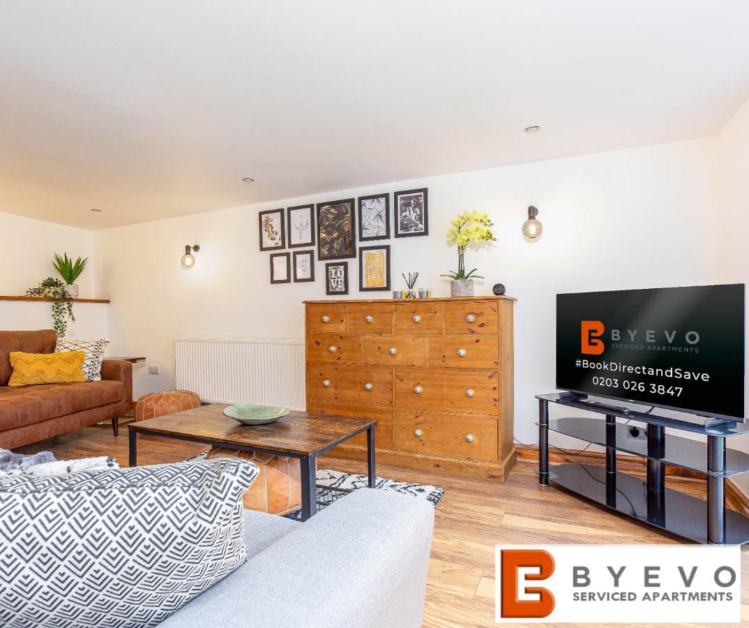 Byevo Oswestry Barn - Quirky Romantic Retreat Or Cosy Contractor Base Kültér fotó