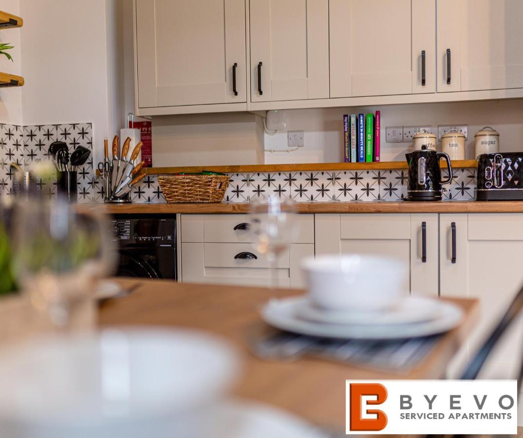 Byevo Oswestry Barn - Quirky Romantic Retreat Or Cosy Contractor Base Kültér fotó
