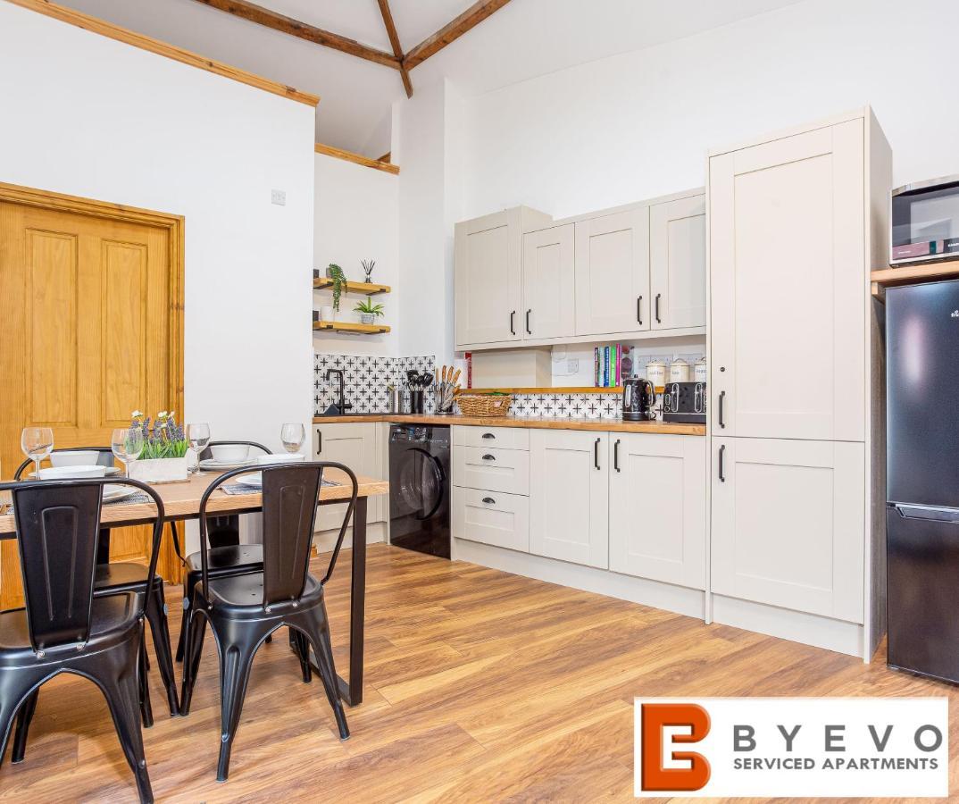 Byevo Oswestry Barn - Quirky Romantic Retreat Or Cosy Contractor Base Kültér fotó