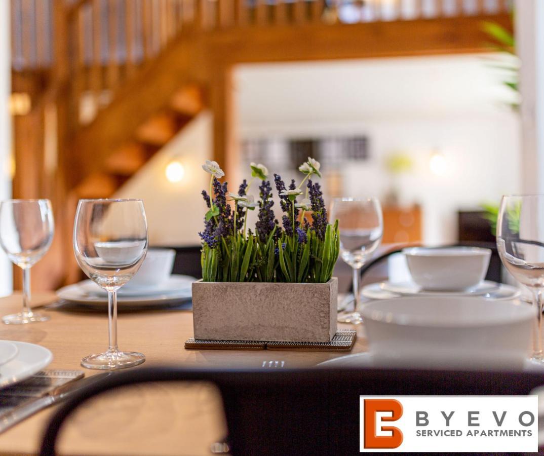 Byevo Oswestry Barn - Quirky Romantic Retreat Or Cosy Contractor Base Kültér fotó