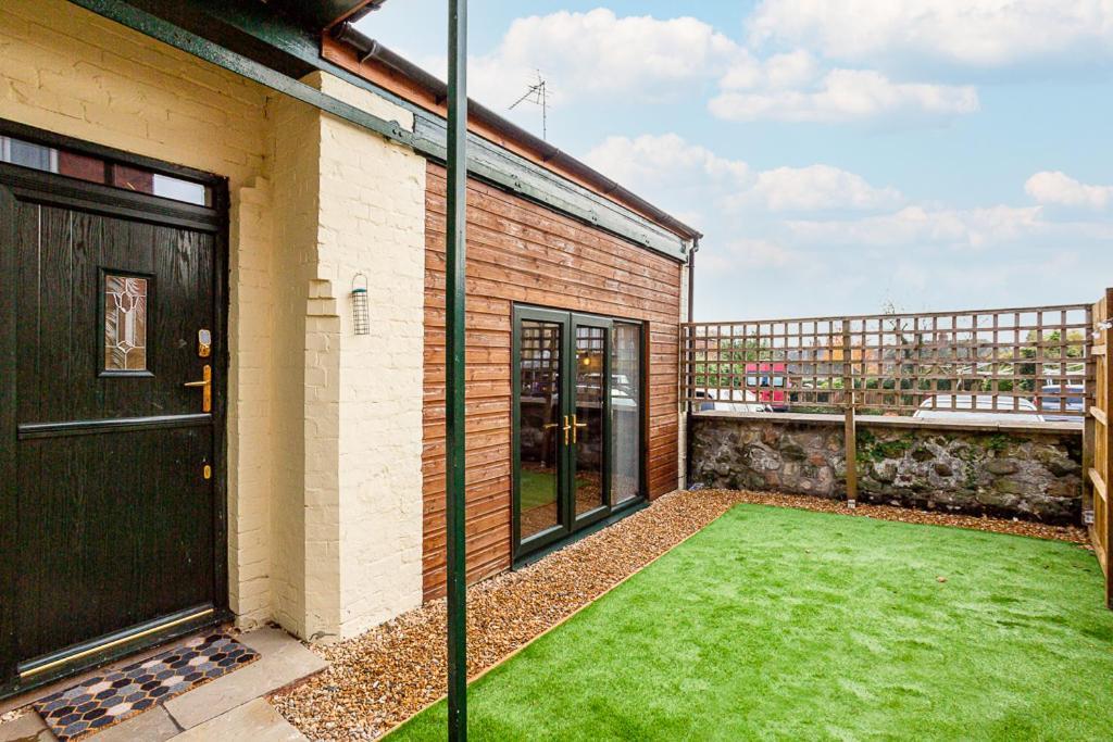 Byevo Oswestry Barn - Quirky Romantic Retreat Or Cosy Contractor Base Kültér fotó